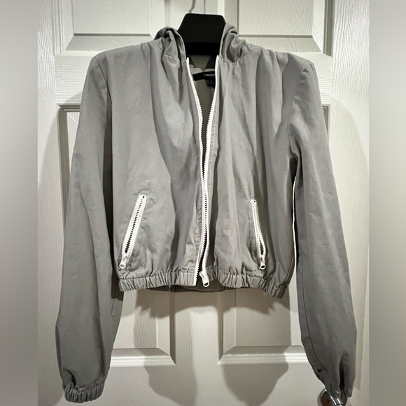 Activewear - Forever 21 Grey Cropped Sweater - Picture 1 of 3